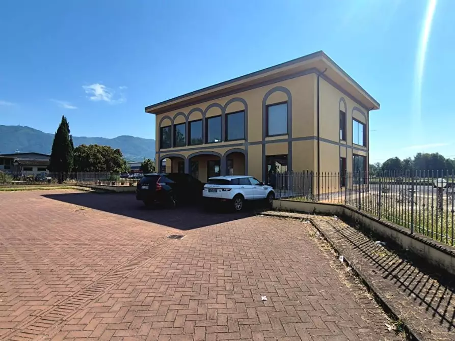 locale commerciale in vendita a Capannori in zona Marlia