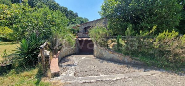 casa indipendente in vendita a Capannori in zona Castelvecchio di Compito