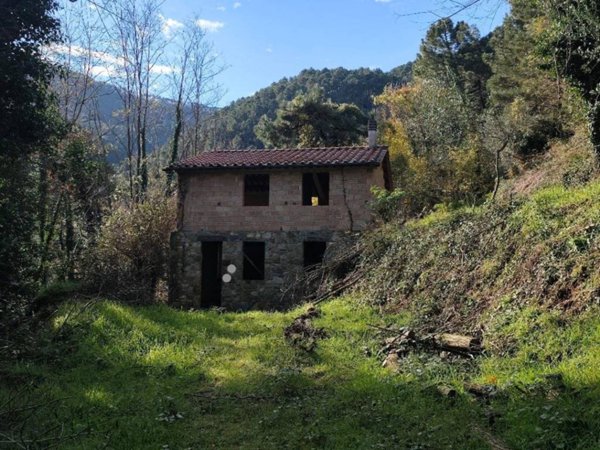 casa indipendente in vendita a Capannori in zona Castelvecchio di Compito