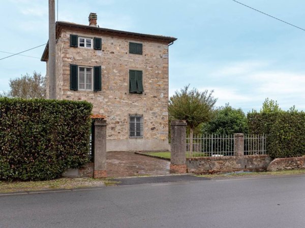 casa indipendente in vendita a Capannori in zona Castelvecchio di Compito