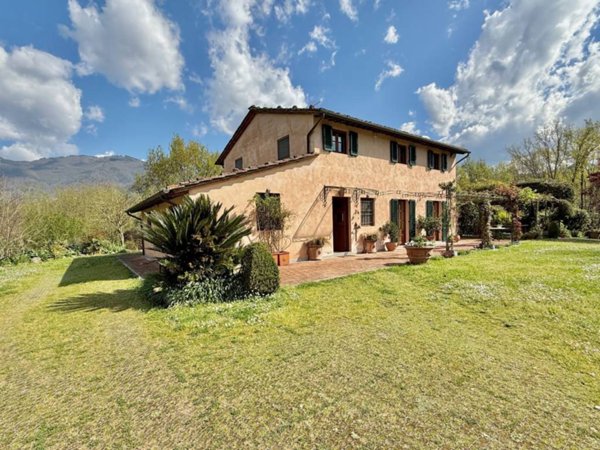 casa indipendente in vendita a Capannori in zona Marlia