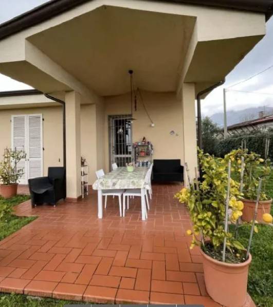 casa indipendente in vendita a Capannori in zona Marlia