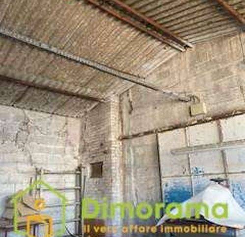 negozio in vendita a Capannori in zona Marlia