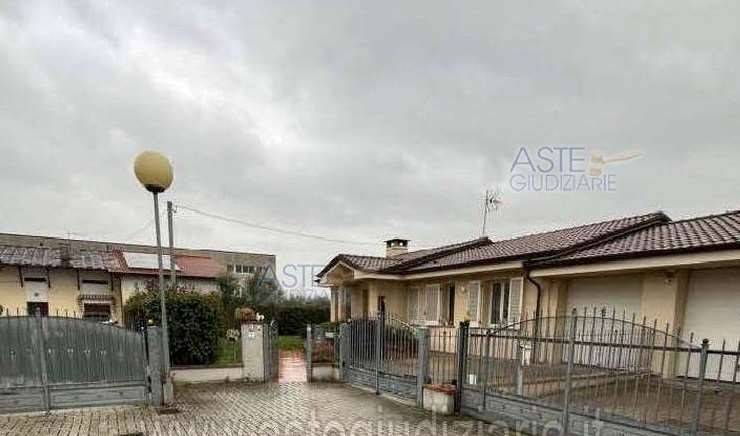 casa indipendente in vendita a Capannori in zona Marlia
