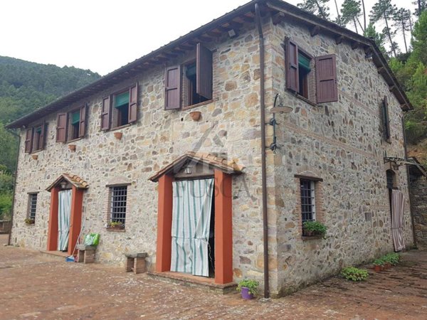 casa indipendente in vendita a Capannori in zona Castelvecchio di Compito