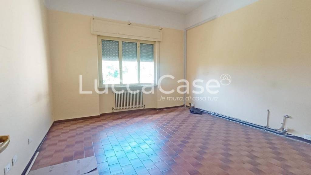 ufficio in vendita a Capannori in zona Marlia