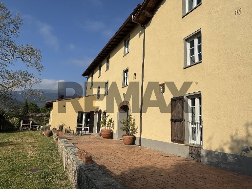 casa indipendente in vendita a Capannori in zona Castelvecchio di Compito