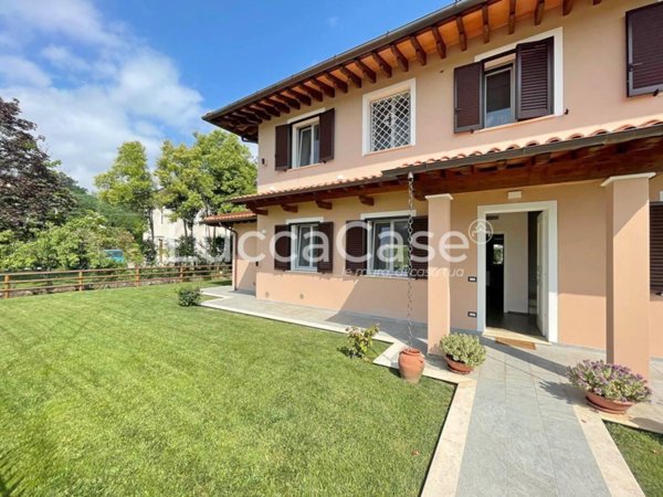 casa indipendente in vendita a Capannori in zona Castelvecchio di Compito