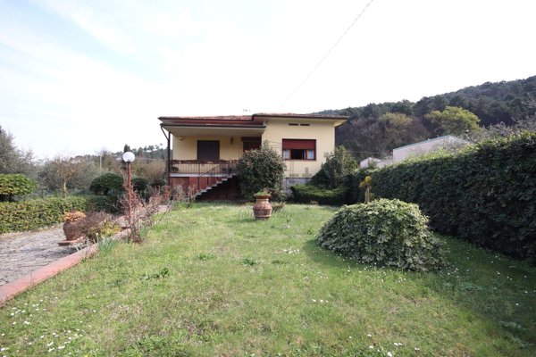 casa indipendente in vendita a Capannori in zona Castelvecchio di Compito