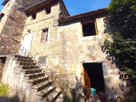 intera palazzina in vendita a Capannori in zona Castelvecchio di Compito