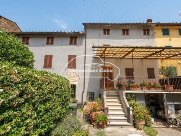 intera palazzina in vendita a Capannori in zona Guamo
