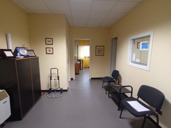 ufficio in vendita a Capannori in zona Lammari
