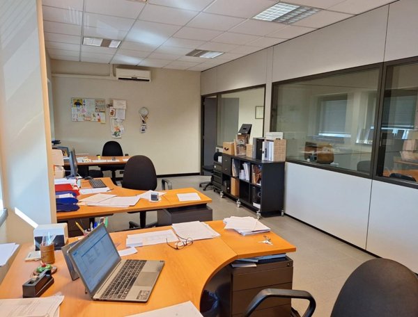 ufficio in vendita a Capannori in zona Lammari