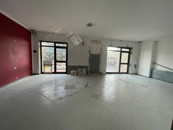 locale commerciale in vendita a Capannori in zona Marlia