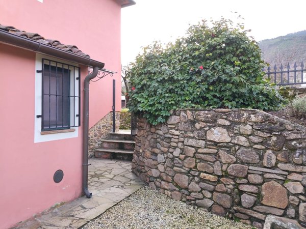casale in vendita a Capannori in zona Castelvecchio di Compito