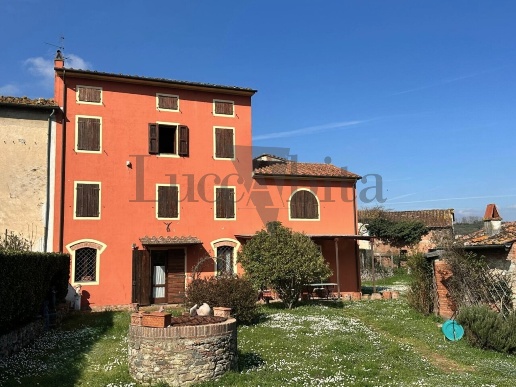 casale in vendita a Capannori in zona Castelvecchio di Compito