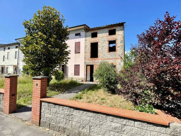 casa indipendente in vendita a Capannori in zona Lunata
