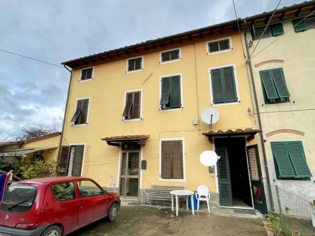 casa indipendente in vendita a Capannori in zona Carraia