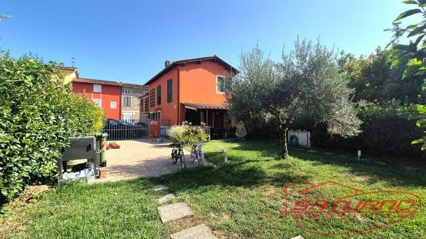 casa indipendente in vendita a Capannori in zona Marlia
