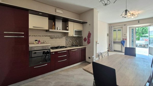 casa indipendente in vendita a Capannori in zona Lammari