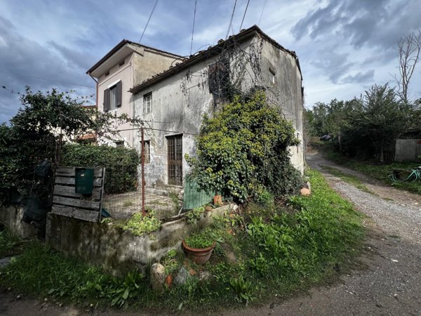 casa indipendente in vendita a Capannori in zona Castelvecchio di Compito