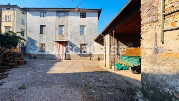 casa indipendente in vendita a Capannori in zona Castelvecchio di Compito