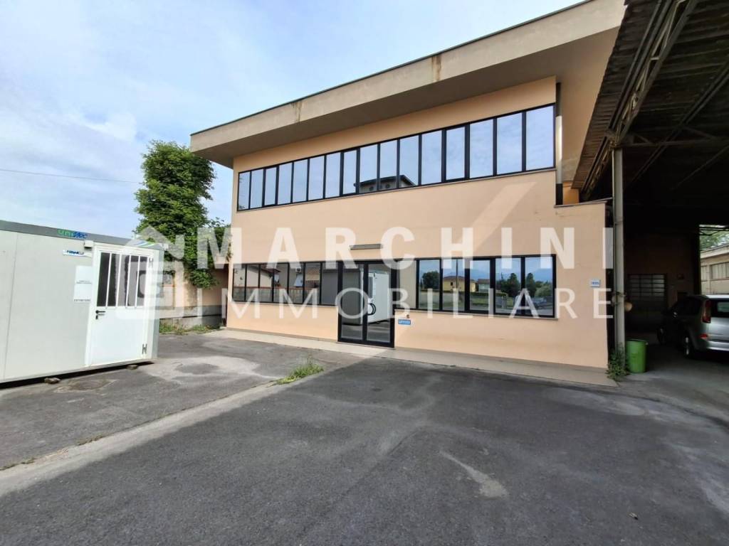 locale commerciale in vendita a Capannori in zona Lunata