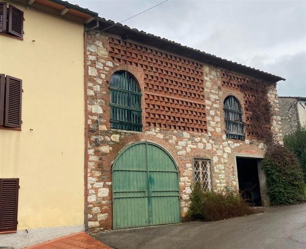 casa indipendente in vendita a Capannori in zona Segromigno in Monte