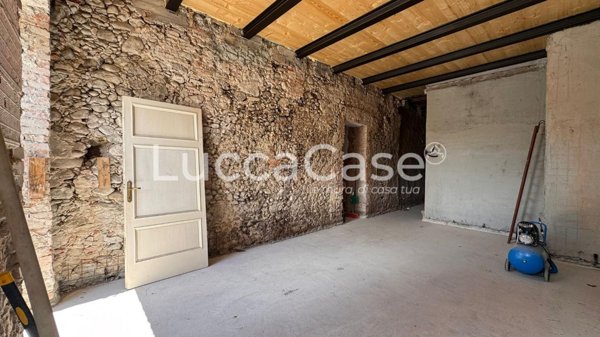 casa indipendente in vendita a Capannori in zona Lammari