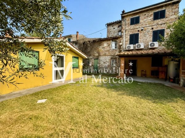 casa indipendente in vendita a Capannori in zona Lunata