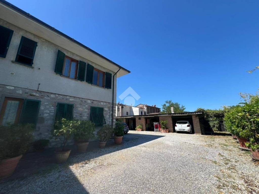 casa indipendente in vendita a Capannori in zona Marlia