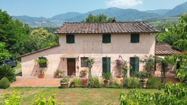 casale in vendita a Capannori in zona San Gennaro