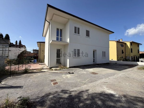 appartamento in vendita a Capannori in zona Segromigno in Monte