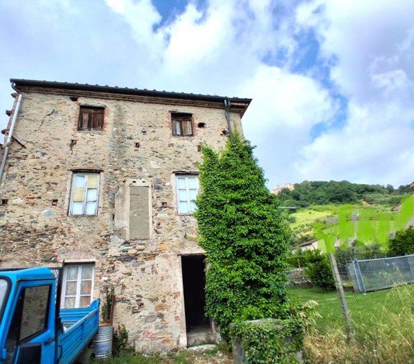intera palazzina in vendita a Capannori in zona Castelvecchio di Compito