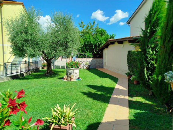 casa indipendente in vendita a Capannori