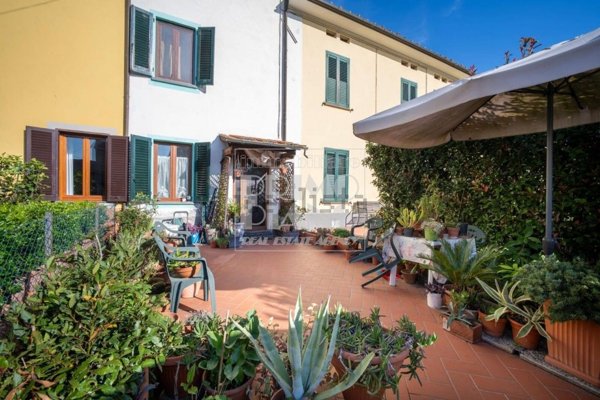 casa indipendente in vendita a Capannori in zona Marlia