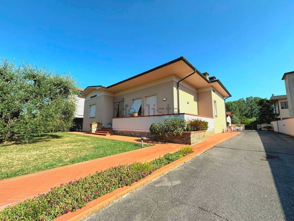 casa indipendente in vendita a Capannori in zona Lammari