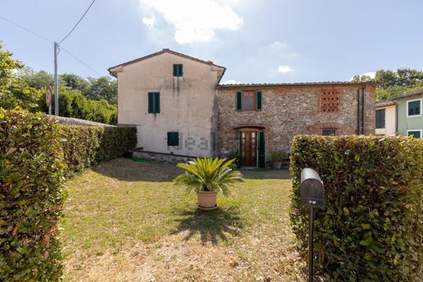 casa indipendente in vendita a Capannori in zona Marlia