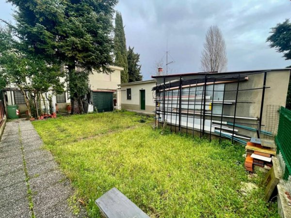 casa indipendente in vendita a Capannori in zona Santa Margherita