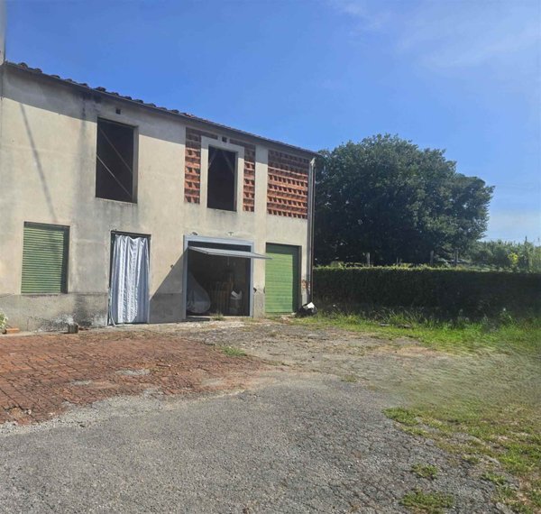 casa indipendente in vendita a Capannori in zona Marlia