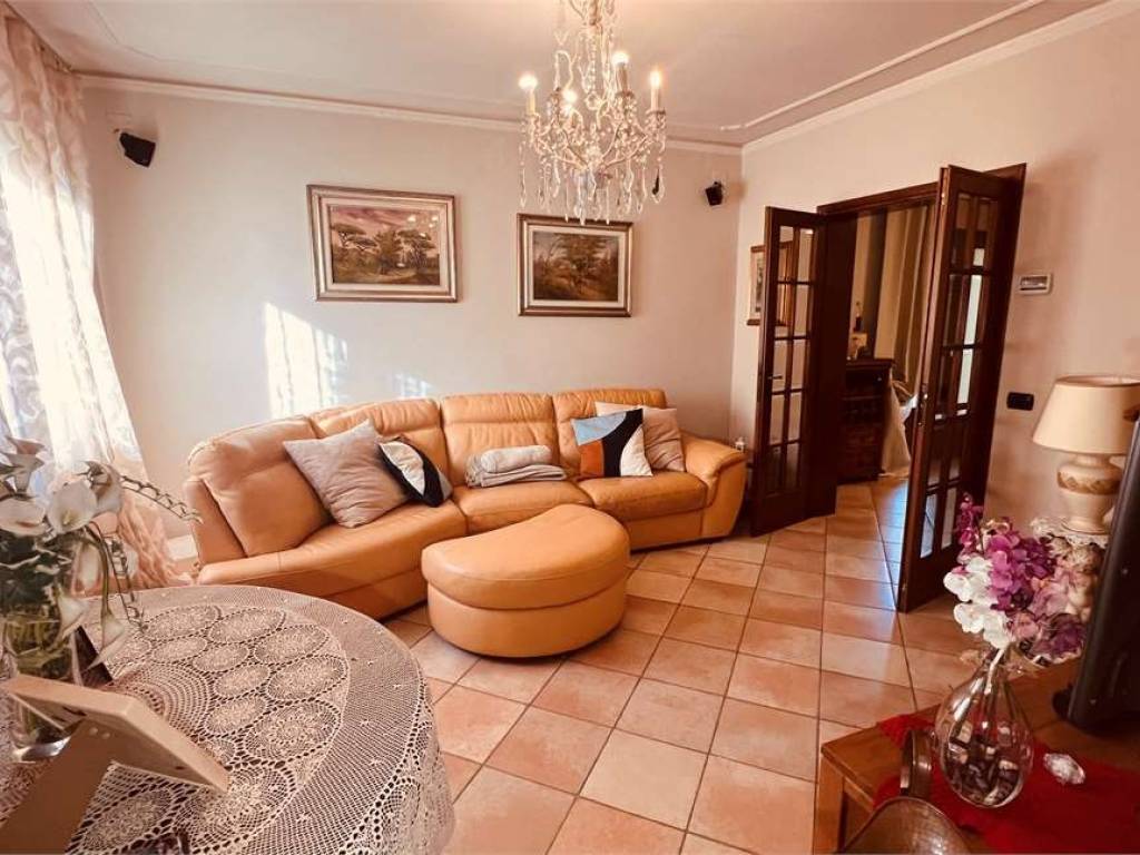 casa indipendente in vendita a Capannori in zona Segromigno in Monte