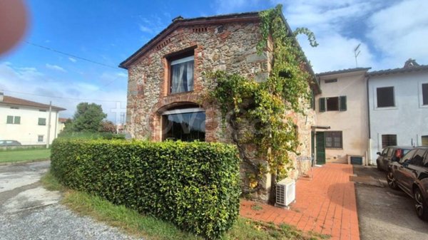 casa indipendente in vendita a Capannori in zona Marlia