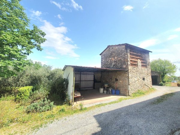 casa indipendente in vendita a Capannori in zona Castelvecchio di Compito