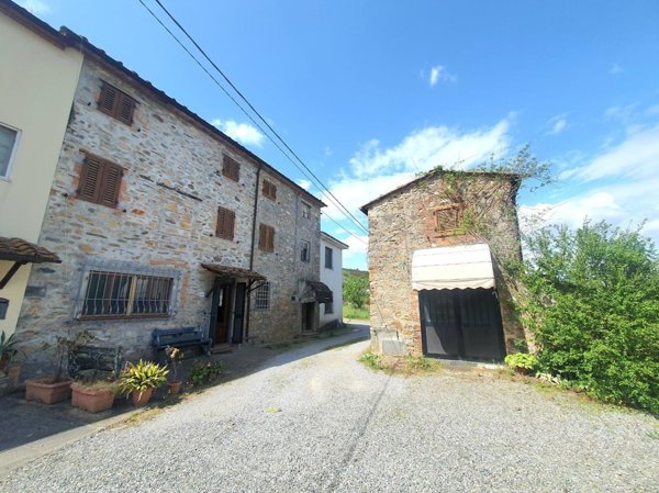 casa indipendente in vendita a Capannori in zona Castelvecchio di Compito