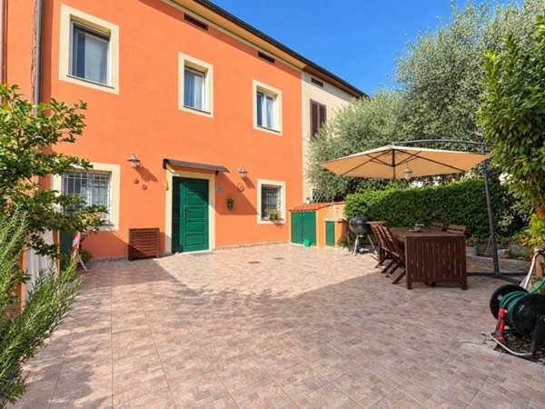 casa indipendente in vendita a Capannori in zona Lammari