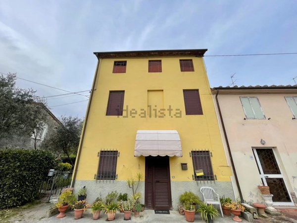 casa indipendente in vendita a Capannori in zona Marlia
