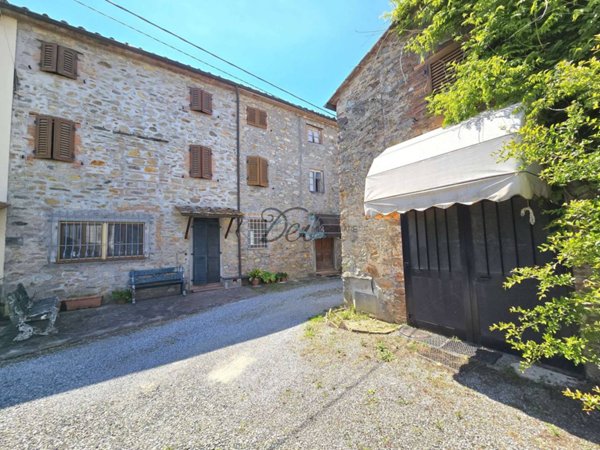 casale in vendita a Capannori in zona Castelvecchio di Compito