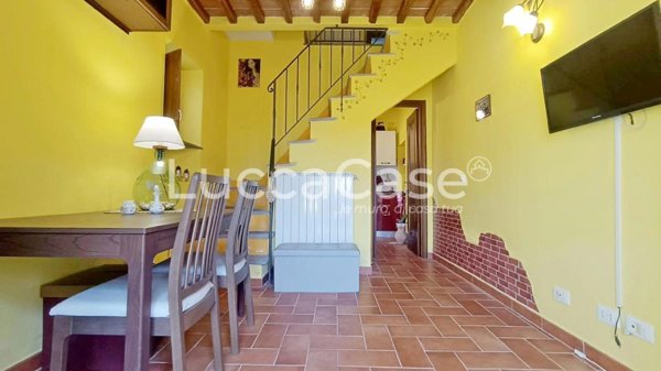 intera palazzina in vendita a Capannori in zona Segromigno in Monte