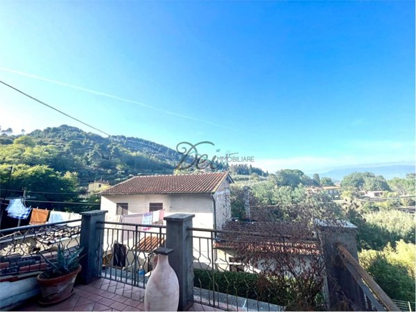 casa indipendente in vendita a Capannori in zona Castelvecchio di Compito
