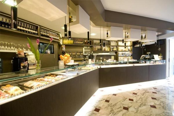esercizio commerciale in vendita a Capannori in zona Lunata